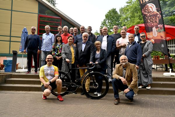 Gruppenfoto der Sponsoren und Förderer der diesjährigen Tigerradtour. Foto: Landkreis Barnim/Bachmann