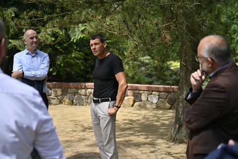 Dr. Bernhard Götz informierte über Forschung und Lehre im Forstbotanischen Garten Eberswalde sowie seine touristischen Qualitäten. Foto: Landkreis Barnim/Bachmann