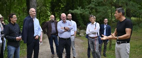 Ministerpräsident Dr. Dietmar Woidke zu Besuch im Forstbotanischen Garten Eberswalde. Foto: Landkreis Barnim/Bachmann
